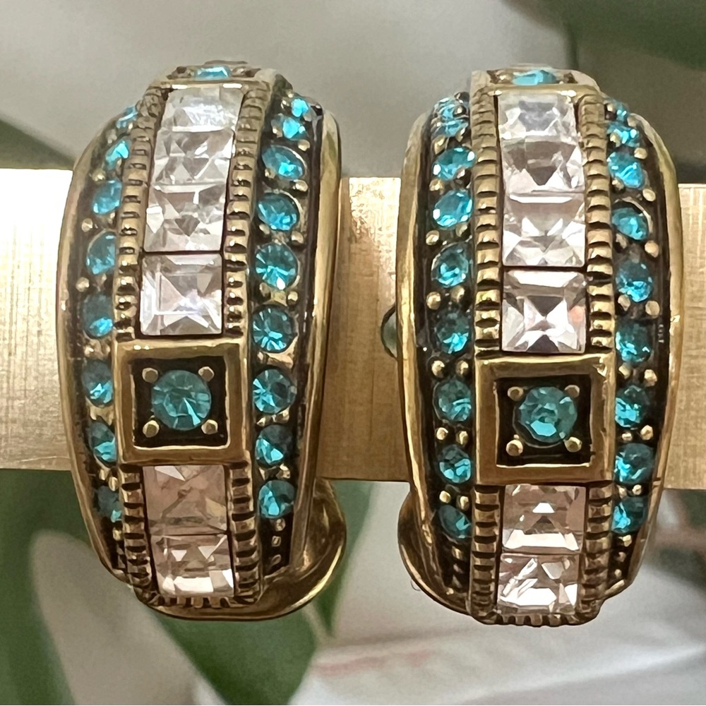 Heidi Daus 🆕 half hoop indicolite & clear Swarovski crystals clip on Earrings